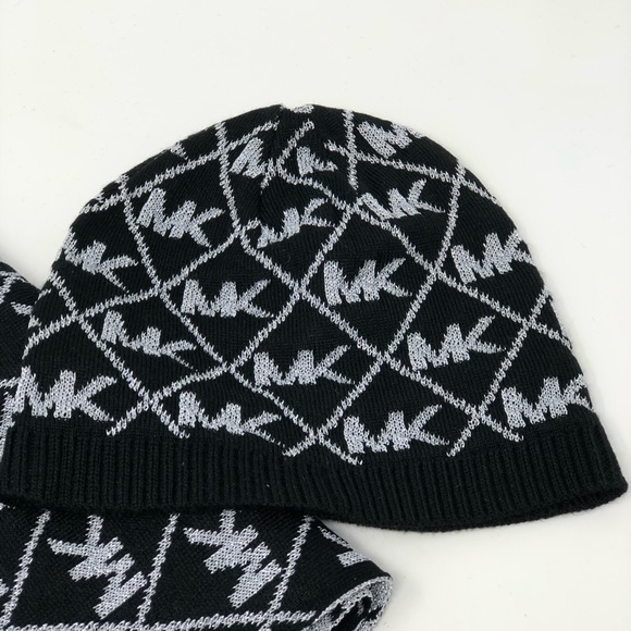 Michael Kors Scarf and Hat Set NWOT - Picture 3 of 5